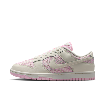 シューズ(女性用) NIKE DUNK LOW Nike Dunk Low Women's Shoes. Nike JP